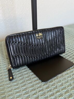 Coach Madison black gathered leather wallet
